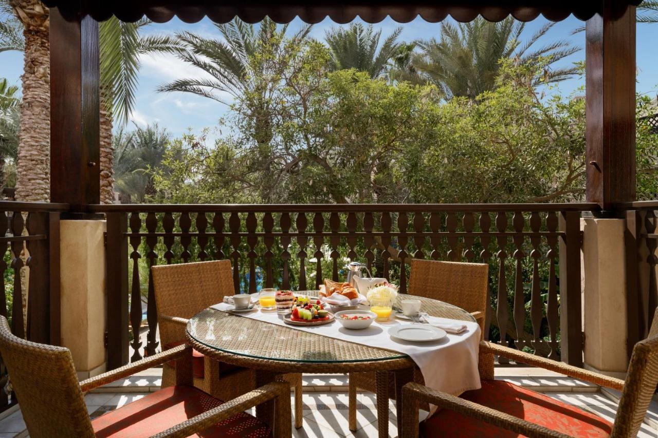 Jumeirah Dar Al Masyaf Dubai Bagian luar foto A balcony at the hotel