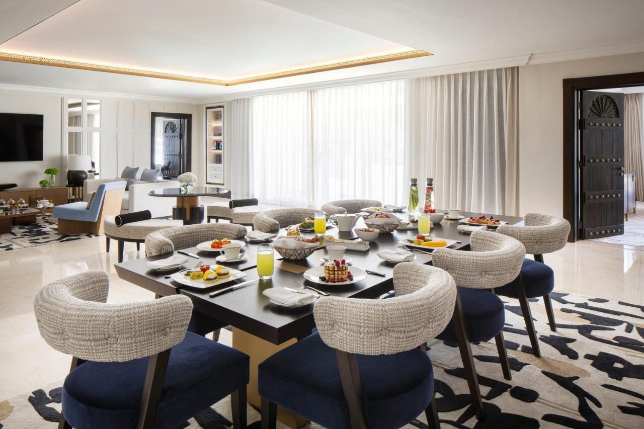 Jumeirah Dar Al Masyaf Dubai Bagian luar foto The dining room of a suite at the hotel