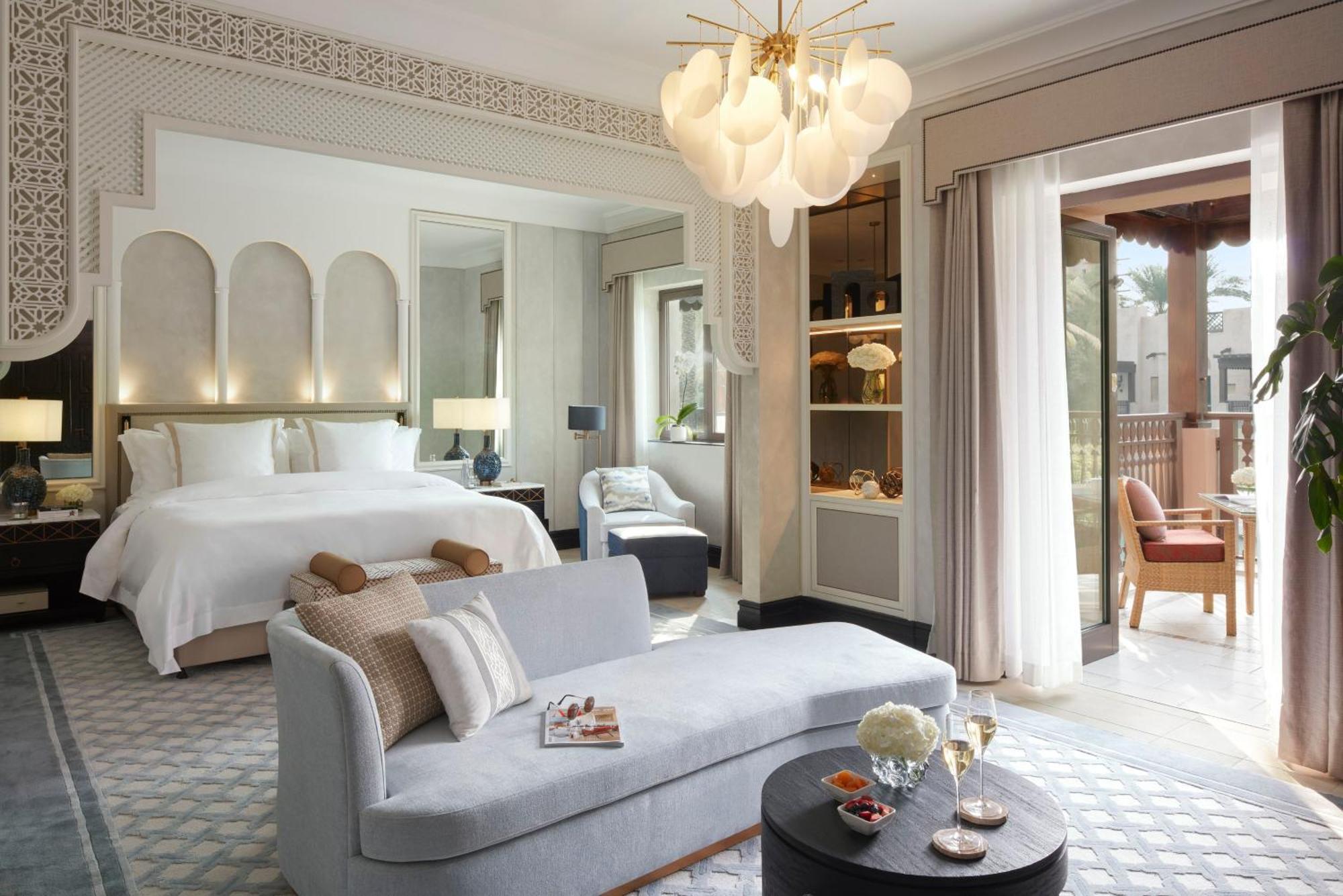 Jumeirah Dar Al Masyaf Dubai Bagian luar foto A suite at The Ritz-Carlton, DIFC