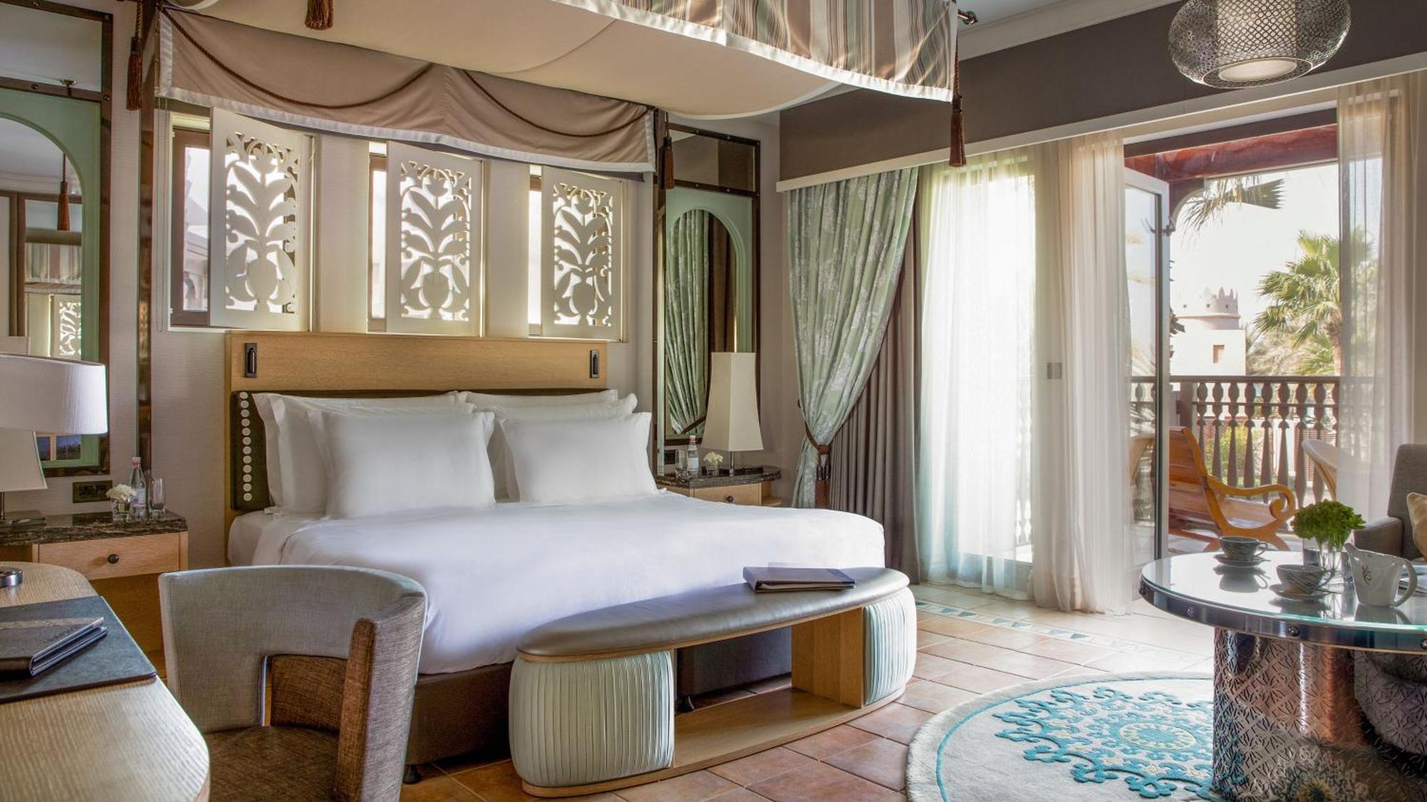 Jumeirah Dar Al Masyaf Dubai Bagian luar foto A bedroom at the hotel